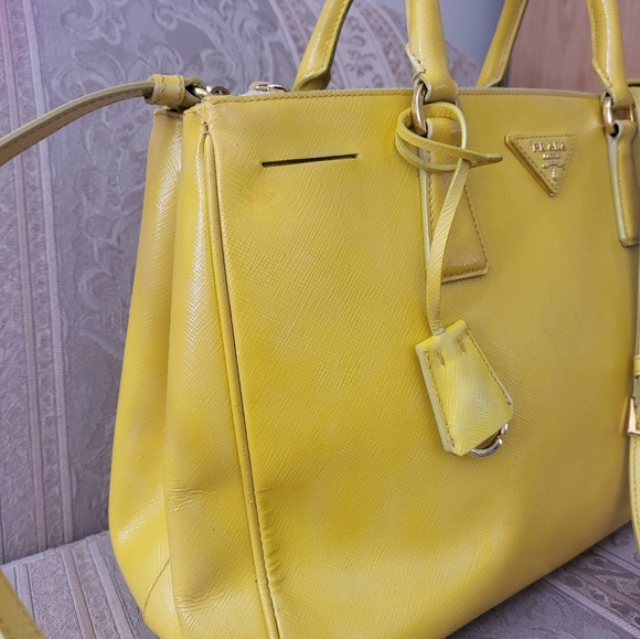 (SOLD)Authentic Prada Galleria Saffiano Leather two way bag - Picture 5 of 16